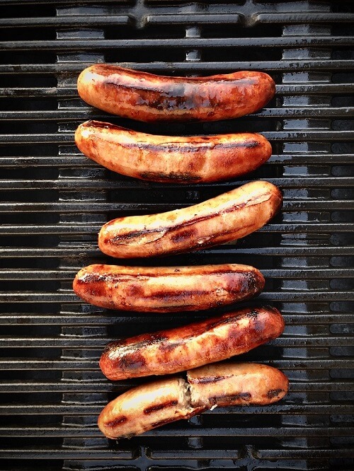 Würstchen auf dem Grill